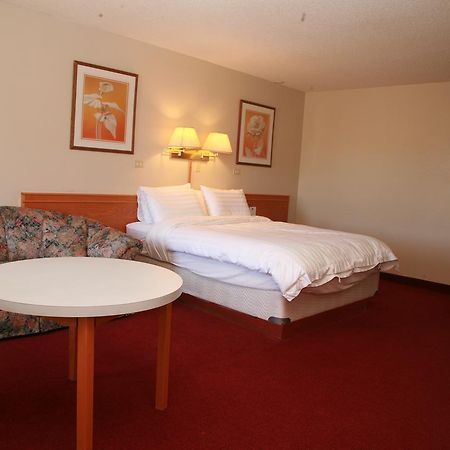 Widus Inn Swift Current Exterior foto